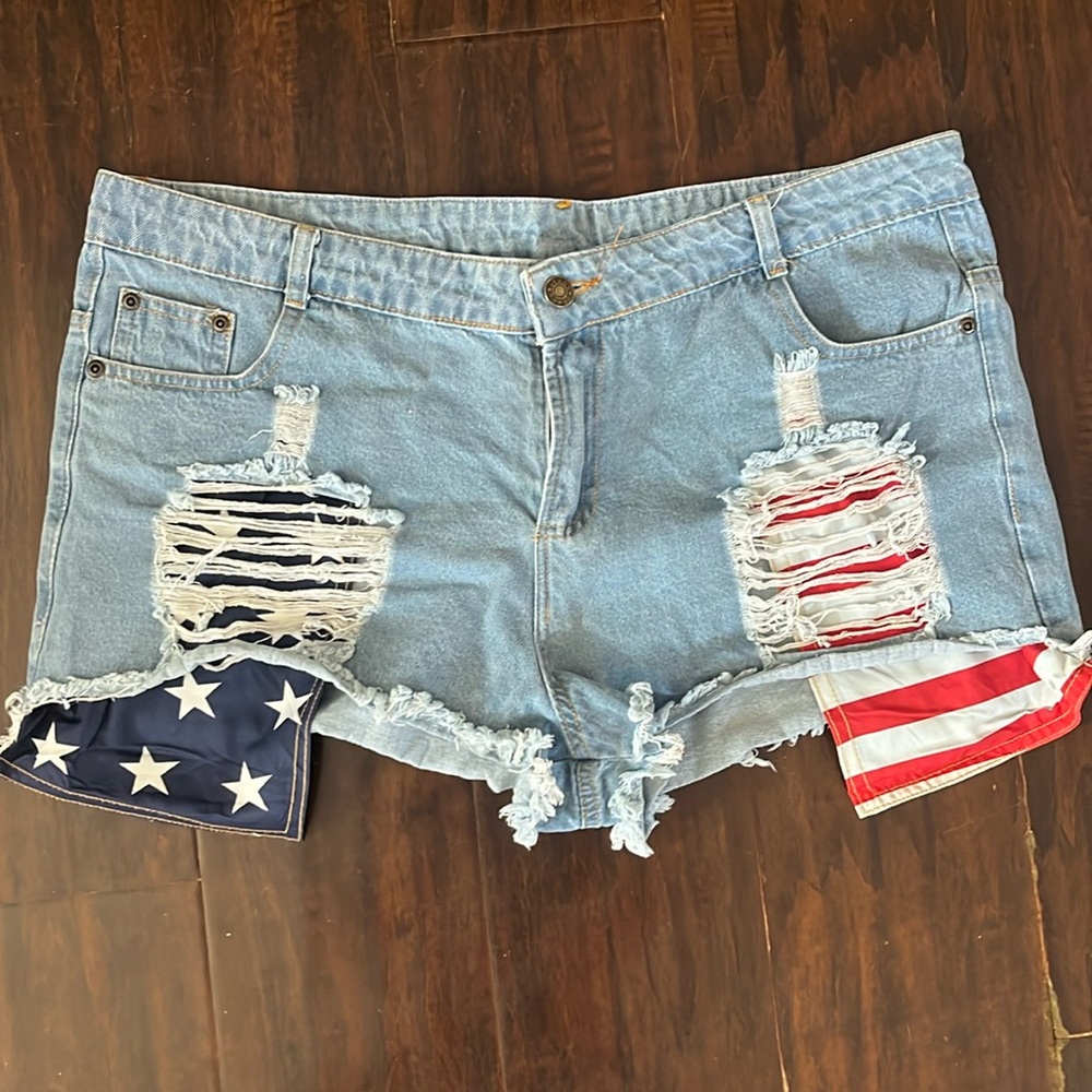 Juniors American flag Jean shorts size XL NWOT